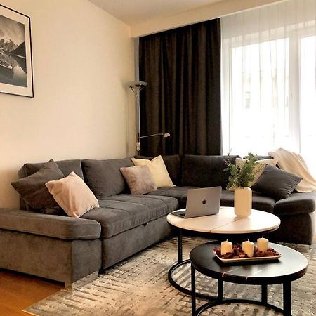 Apartaments Airport Okecie Premium Varşova Dış mekan fotoğraf